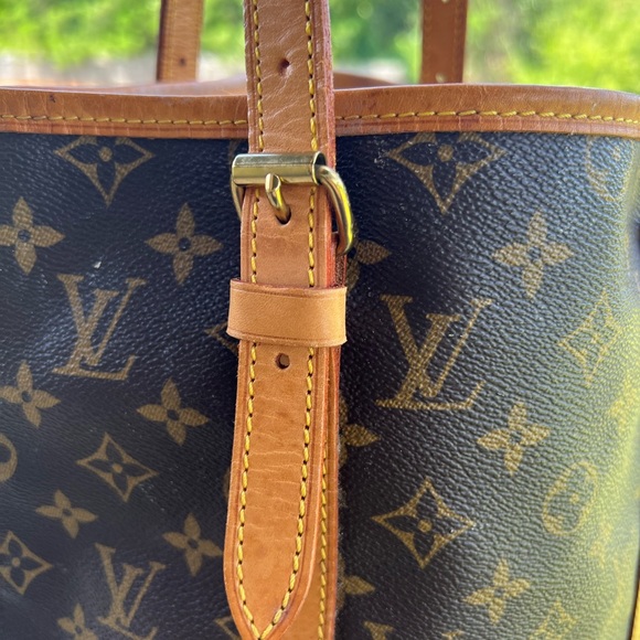 Authentic Louis Vuitton Monogram Bucket Bag GM - Picture 4 of 11